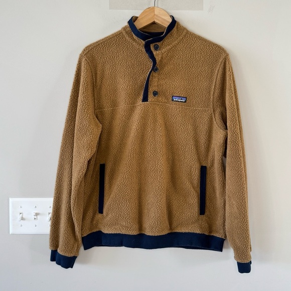 Patagonia Tan and Navy Shearling Button P/O - Style : 26140
Color : BENE - Picture 4 of 7